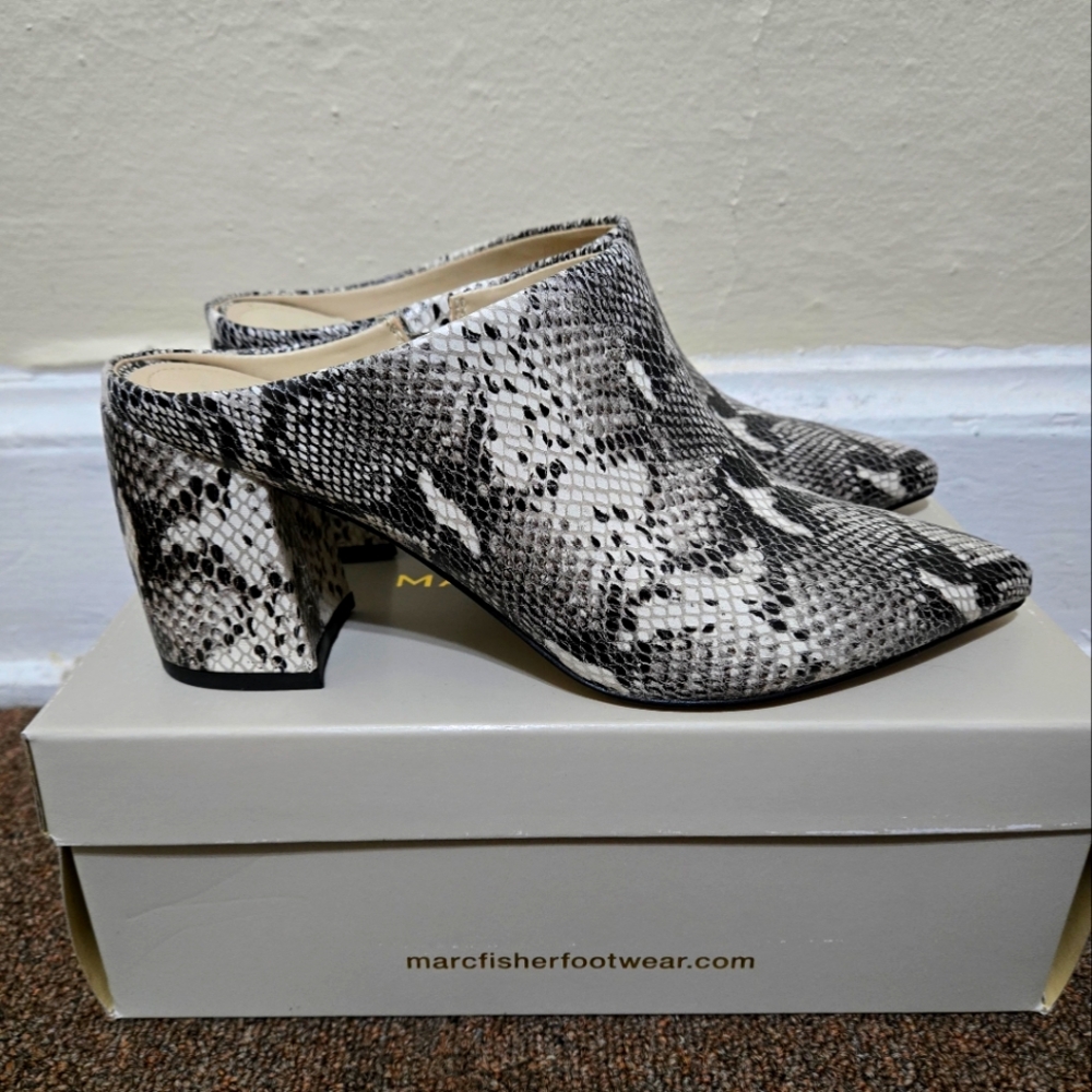 Marc Fisher Mule size 8,5(runs half size small)